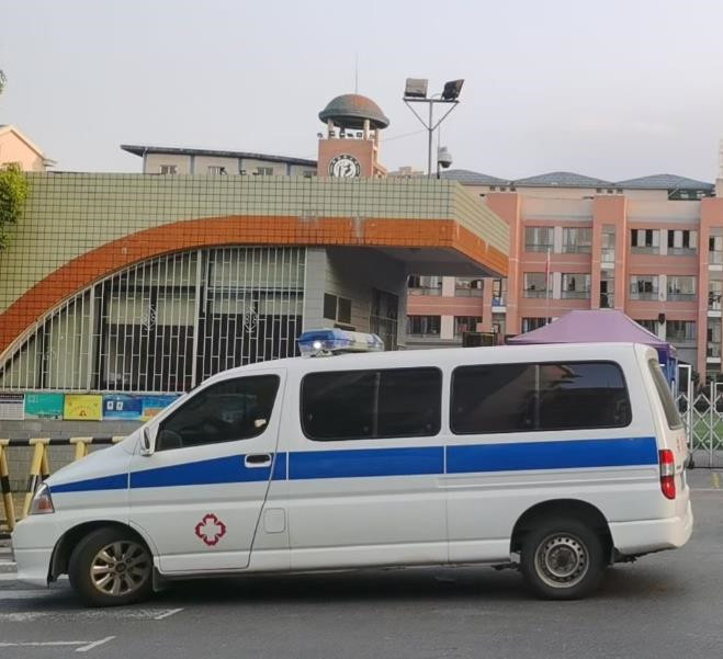 良庆救护车出租护送骨折病人一公里多少钱